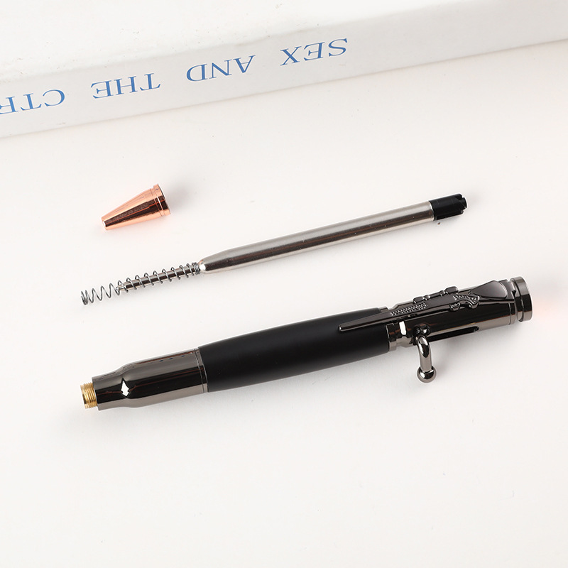 Bolígrafo de cerrojo multifuncional Bolígrafo de regalo publicitario creativo Bolígrafo de metal de ametralladora de imitación Bolígrafo de tácticas de autodefensa al por mayor