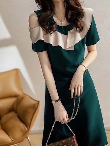 Off-shoulder slimming dress for women: short-sleeved spring/summer outfit—elegant, chic, with contrasting colors and a delicate 3D ruffled hem on this little black dress.