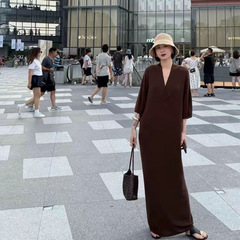 极简慵懒风深V领针织连衣裙女气质显瘦长裙蚕丝纸片人25年秋新款