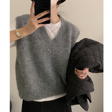 V领针织马甲女秋冬季新款宽松慵懒风叠穿套头打底毛衣背心外穿