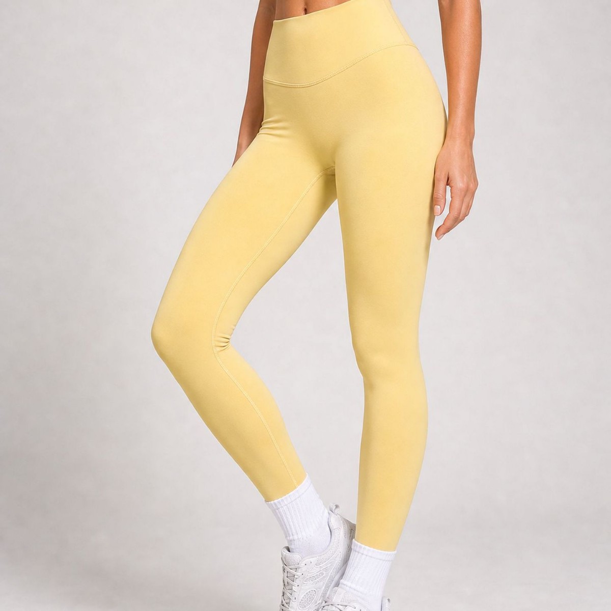 Short-sleeved T-shirt, slim-fit pants with pockets