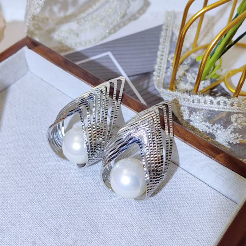 Elegant earrings drop-shaped