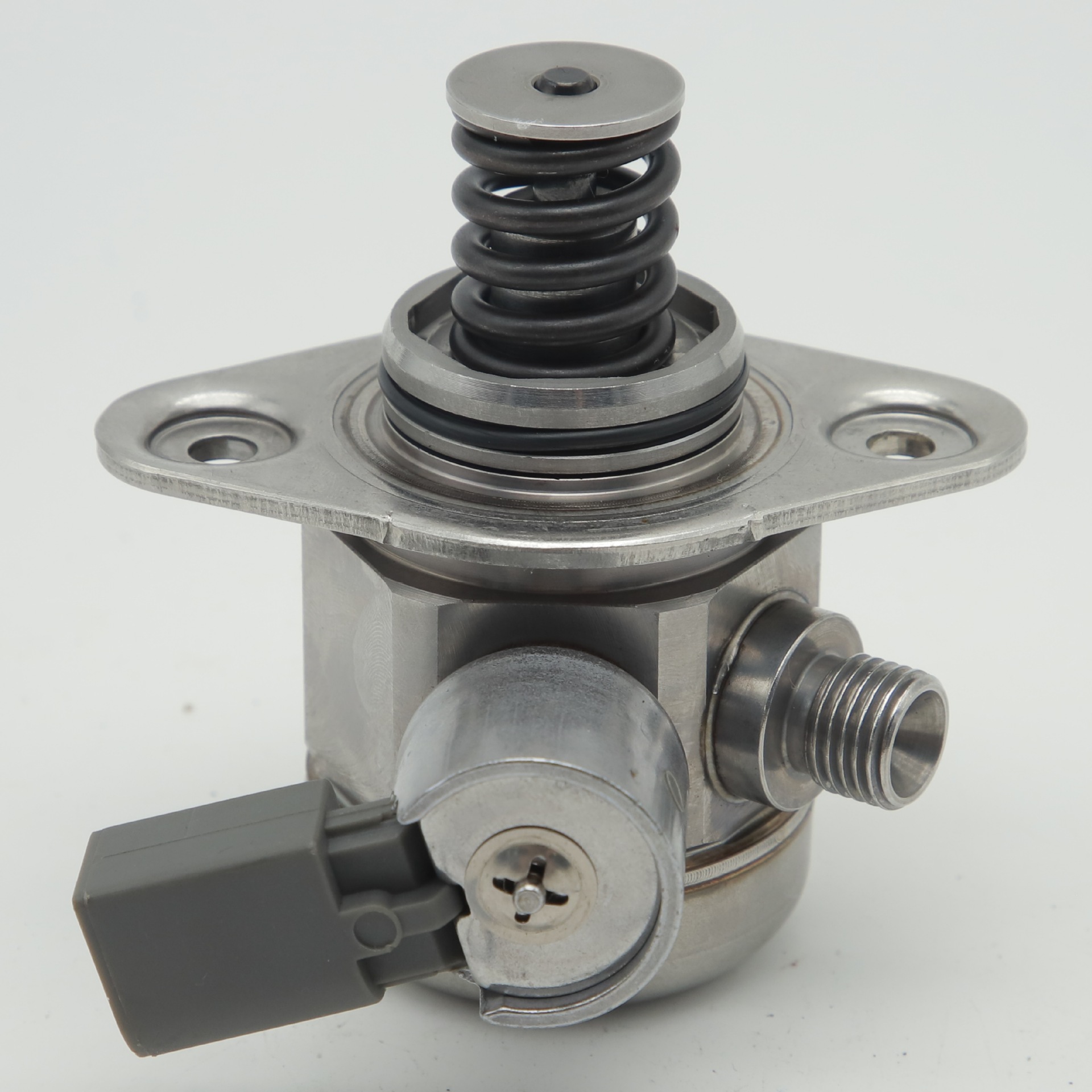 13517595339 13517595350 is suitable for BMW X5/X5M, BMW 5 Series, BMW 7 Series high-pressure oil pump
