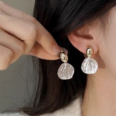 イヤリング夏のハイエンド s925 シルバー針扇形合金ビーンイヤリング絶妙なシンプルなライト高級気質光沢のあるイヤリング