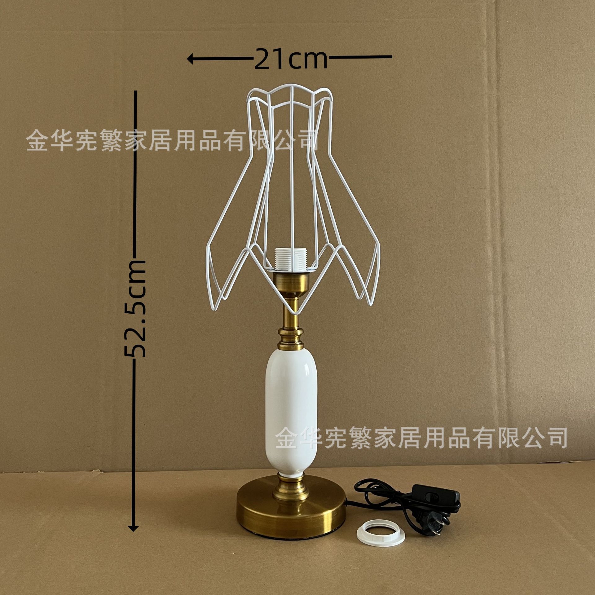 El pequeño libro rojo de estilo europeo retro recomienda la combinación de marco de hierro con base de melón de invierno de metal con botón de alambre de bricolaje para abrir