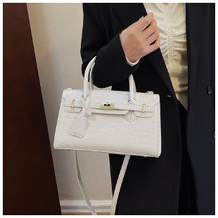 Solo lo mejor es digno de sus hombros.