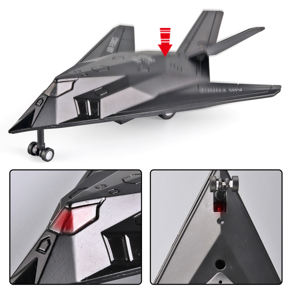 Aleación F117 luchador Tire hacia atrás sonido y luz Modelo de juguete avión infantil caja de color independiente transfronteriza
