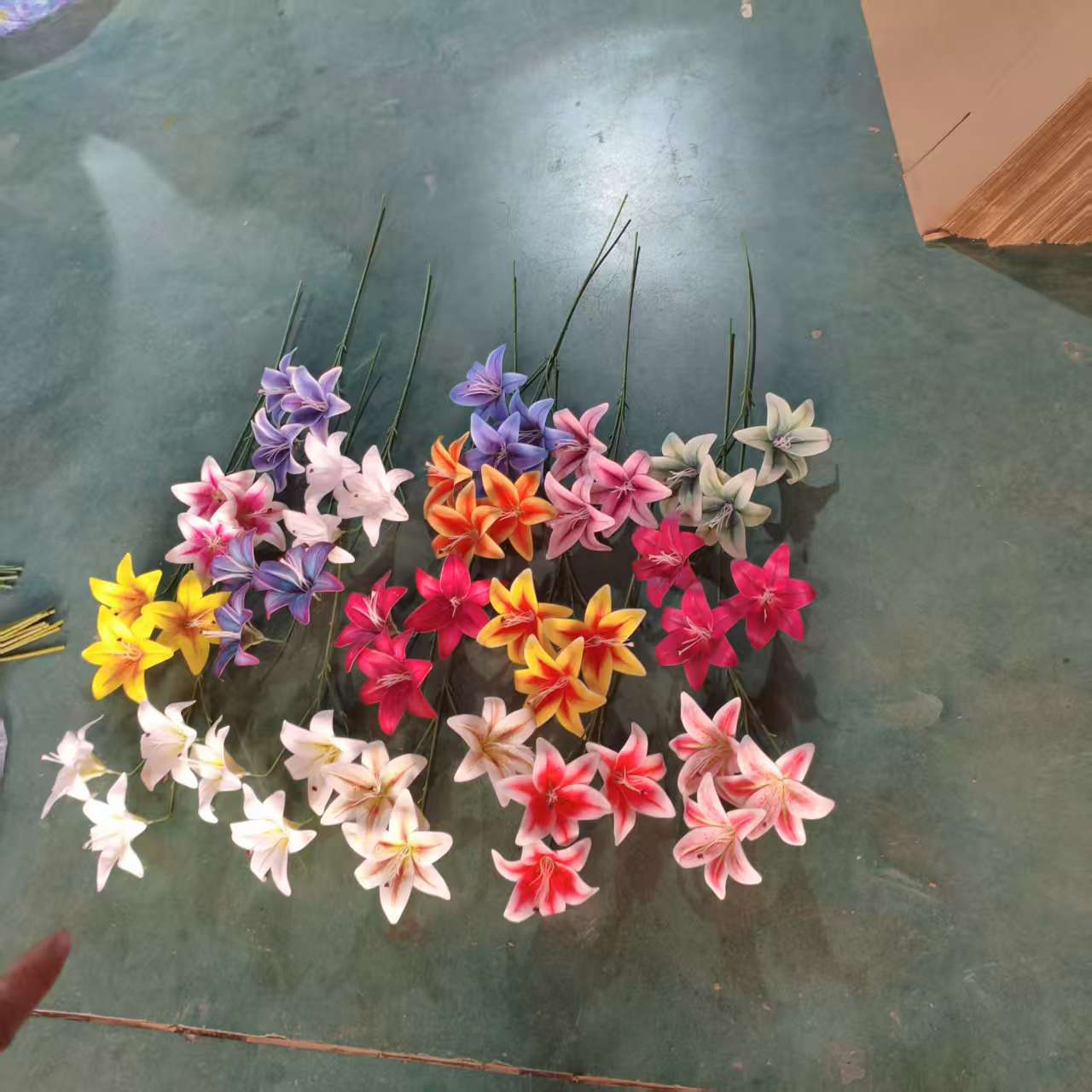 Realistic elite decorative flowers