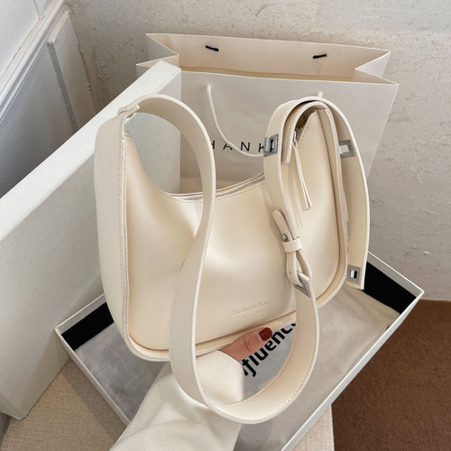 Chic Handbags for Women 2024 Summer New Model Crossbody Small Bags with a Sense of Elegance Fashion Shoulder and Crossbody Underarm Small Square Bags