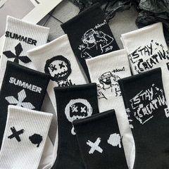 靴下メンズロングソックス春秋メンズミッドチューブネットレッドイントレンド多用途スポーツ学生バスケットボールミッドチューブソックス