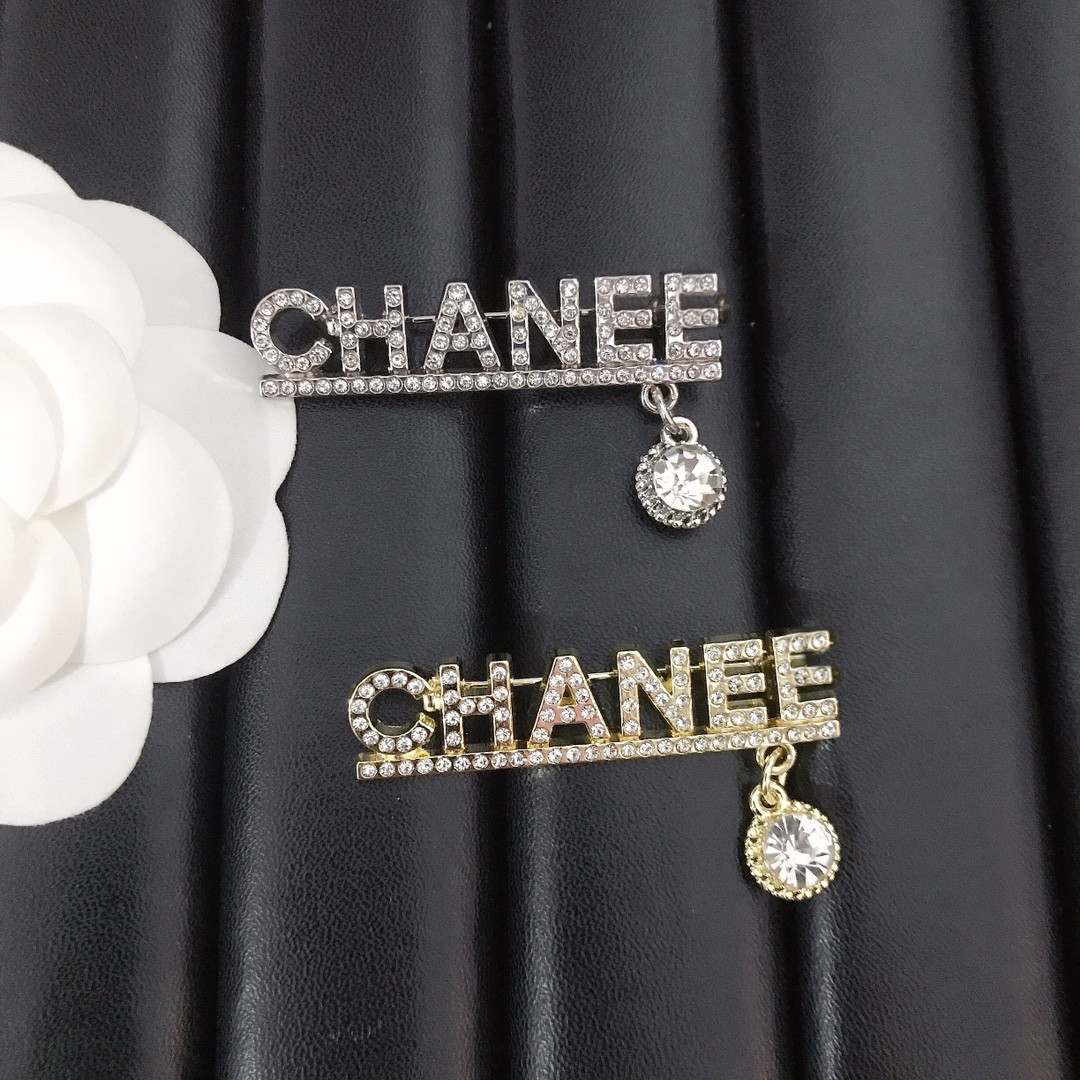 A088 Fragrant Letter Full Diamond Pendant Brooch C Home Simple Girl Light Luxury Accessories Small Fragrant Style Gold-plated New Pin