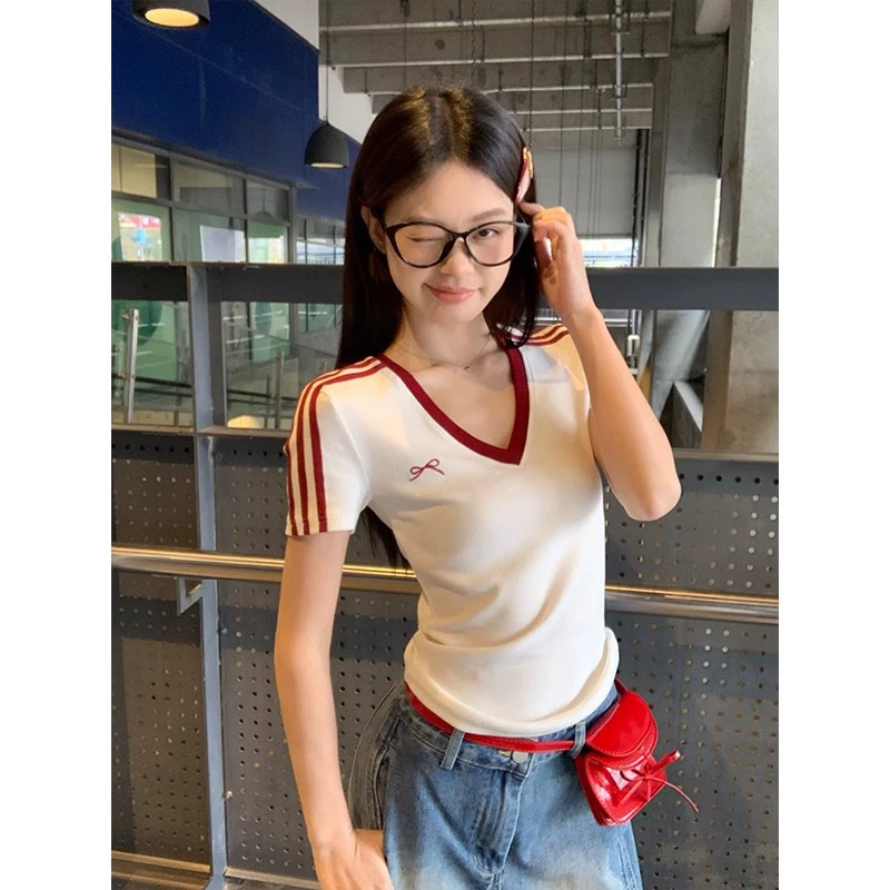 Сладкий крутой бант V-образный воротник с положительным плечом с коротким рукавом футболка женская летняя новая хлопчатобумажная плечевая рубашка с половиной рукава