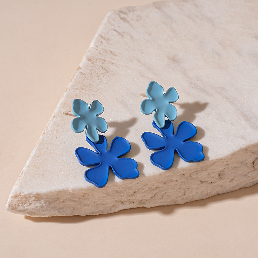 Pendientes de perlas asimétricas con cuernos de diamantes súper parpadeantes de plata Pendientes de nicho de viento frío femenino Pendientes de lujo ligero de alta calidad