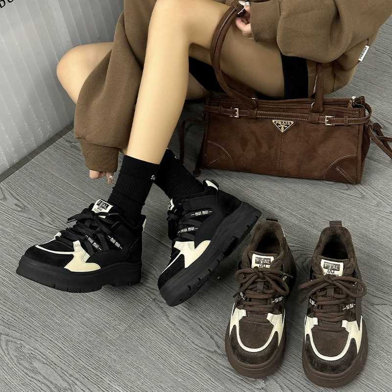 Женские кроссовки на толстой подошве с плюшевой подкладкой, популярная новинка 2024 года, подходят для весны, осени и зимы, повседневная и универсальная женская спортивная обувь.