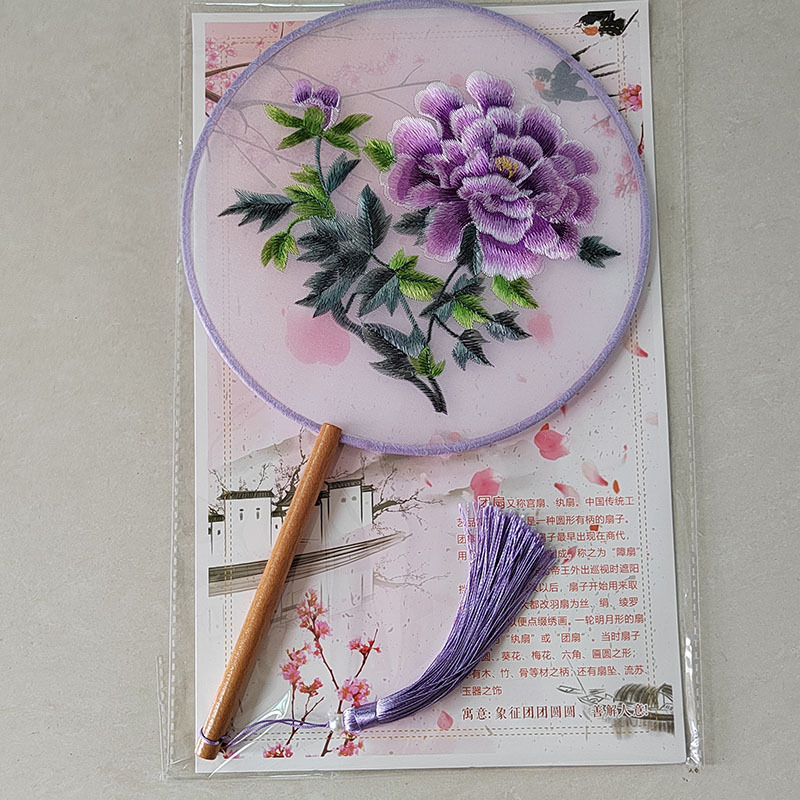 両面のシルクの刺繍の透明な漢服のチャイナドレスは写真を撮ります。|undefined