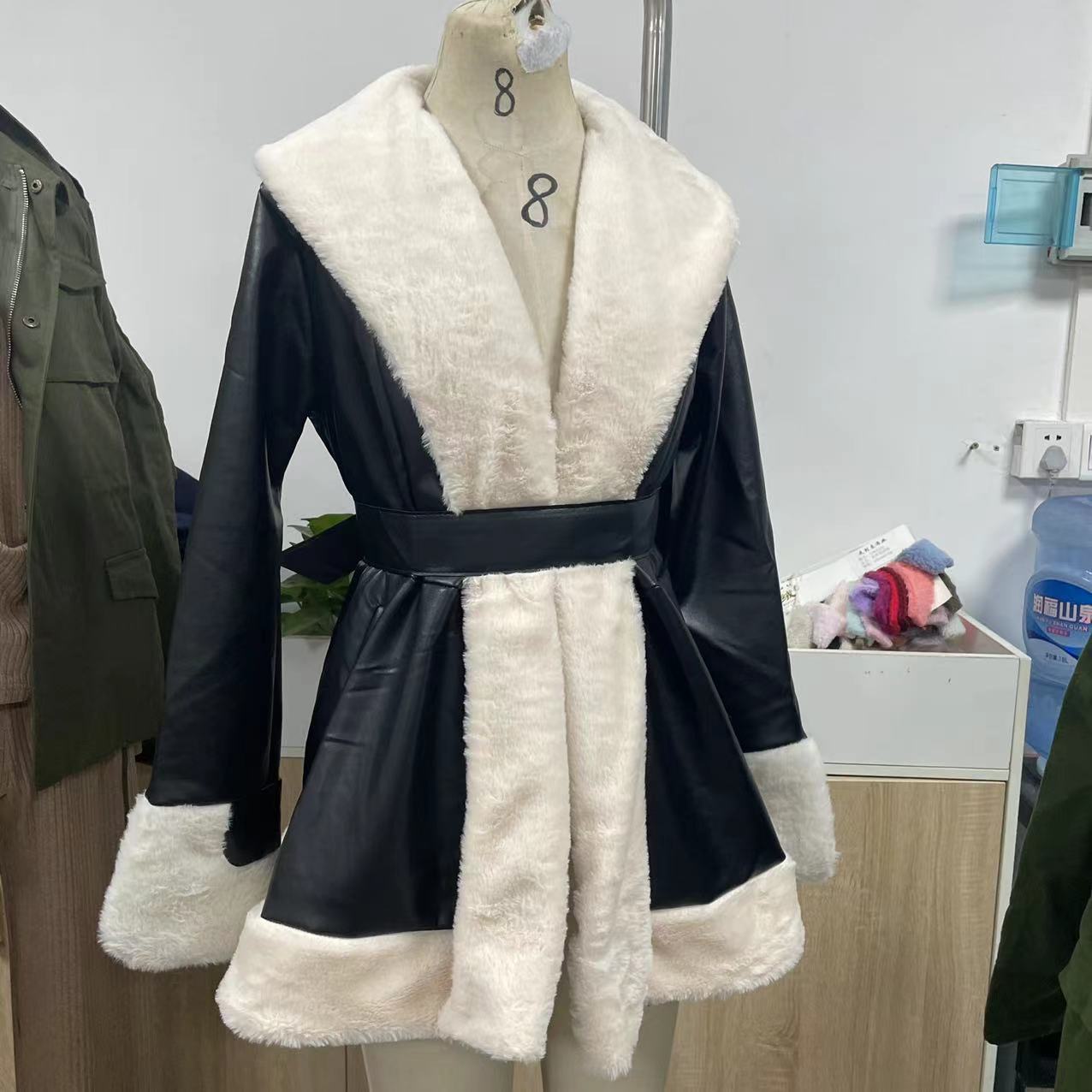 Women's Clothing export Paris high end women's original fur in one large fur collar winter fur edged coat_voghion.com