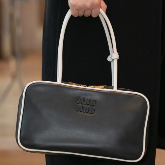 Miu Miu New Retro Large Capacity Contrast Color All-match Commuter Briefcase High-grade Texture Shoulder Hand Crossbody Women