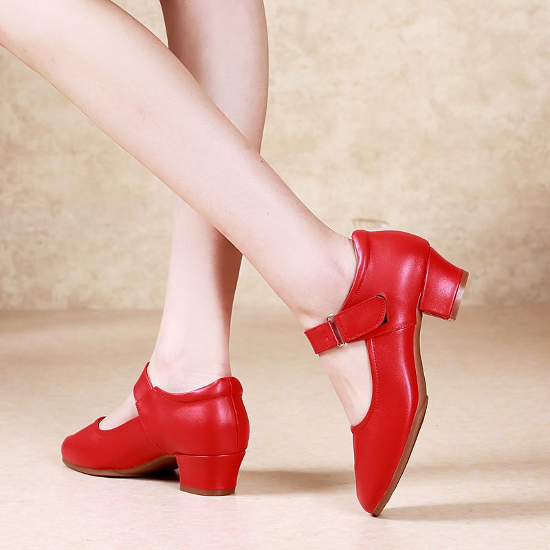 真皮广场舞鞋女新款中跟软底红色交谊舞鞋中老年防滑高跟舞蹈女鞋