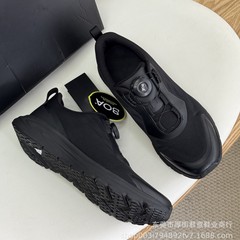 春のファッションの男性の新型の運動のカジュアルな靴の通気性の柔らかい底の屋外の回転ボタンのkボタンのフィットネスの靴