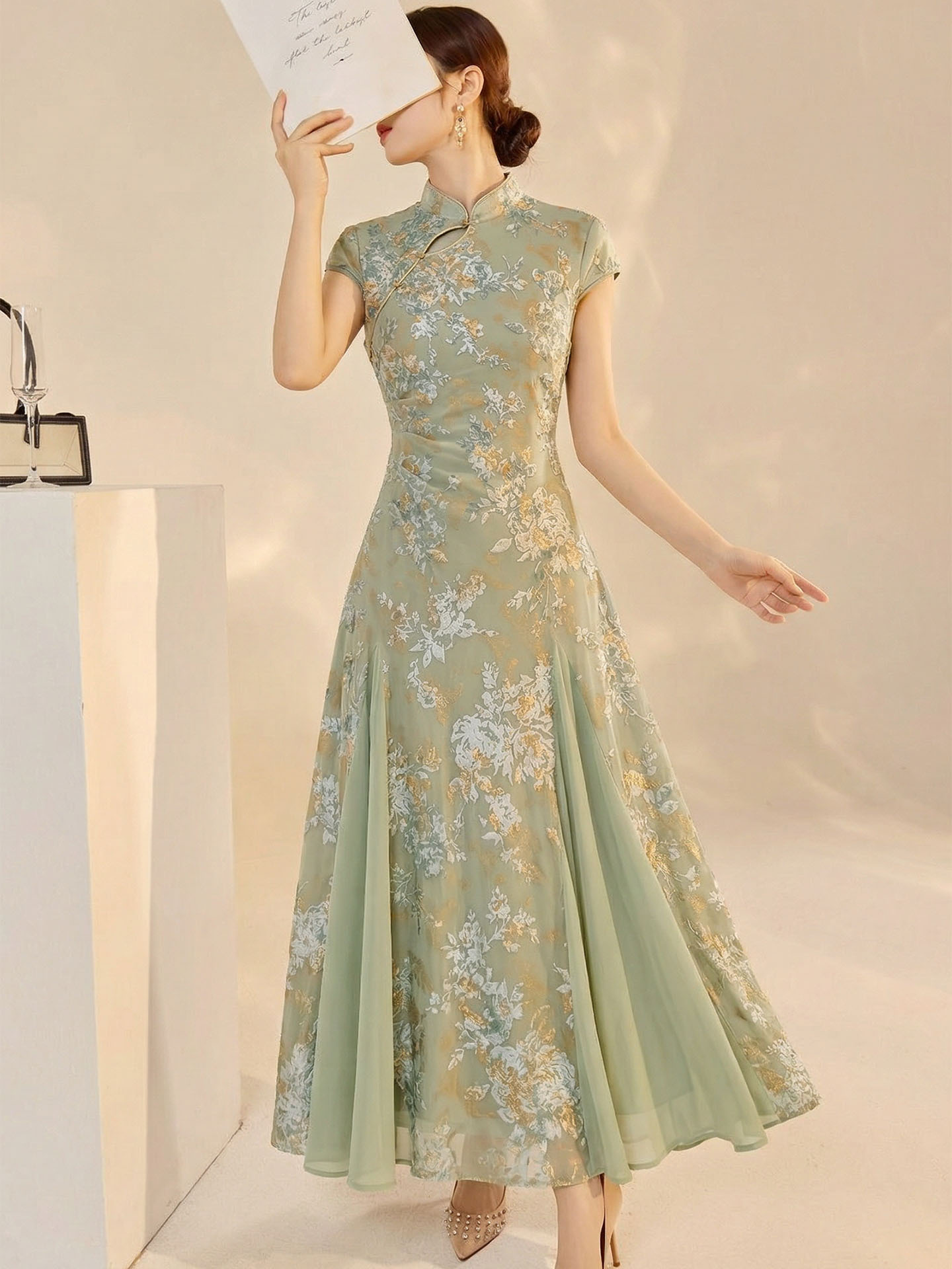 Váy sườn xám cổ đứng họa tiết jacquard chạm rỗng phong cách Tân Trung Hoa mùa hè — Xanh lá cây nhạtcolor