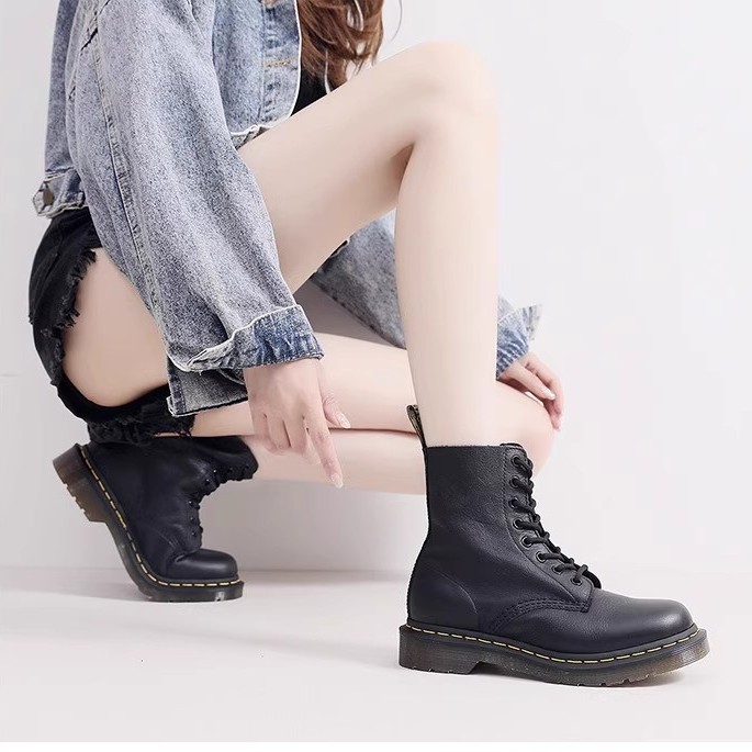 高帮黑色系带八孔荔枝纹马丁鞋英伦风时尚小短靴ins酷春秋潮酷