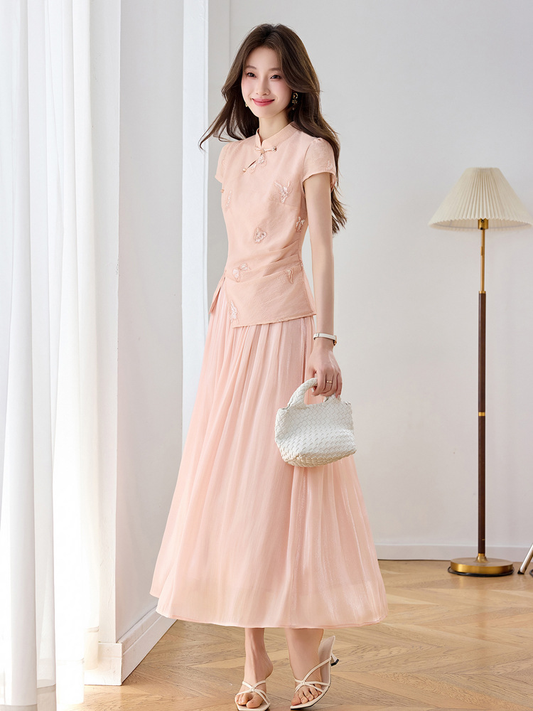 Set áo sơ mi thêu hoa kết hợp chân váy midi phong cách tân cổ điển — Màu hồng, màu trắng ngà