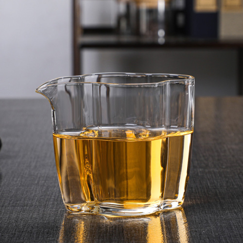 Japanese-style short cloud fair cup heat-resistant glass tea dispenser Kung Fu tea set tea sea household high-end public cup water cup