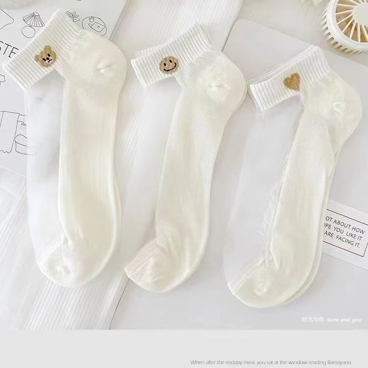 Calcetines de mujer, calcetines blancos, bordados de dibujos animados, modelos finos de primavera y verano, calcetines japoneses, damas lindas, calcetines de moda, casitas de oso blanco