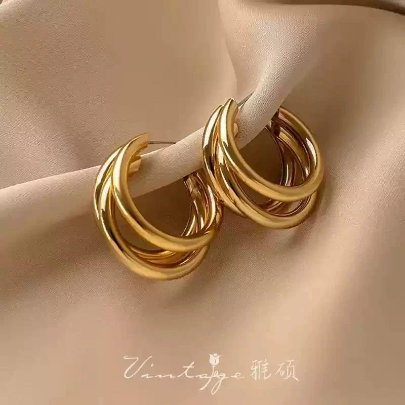 E759 gold earrings (pair)