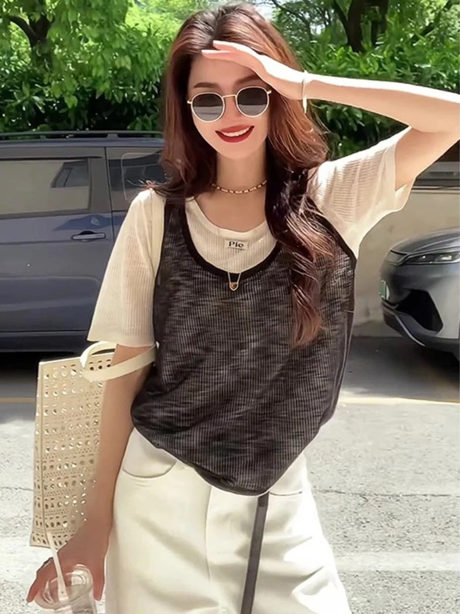Áo thun nữ hai lớp phối layer cổ tròn tay ngắn form rộng — đen