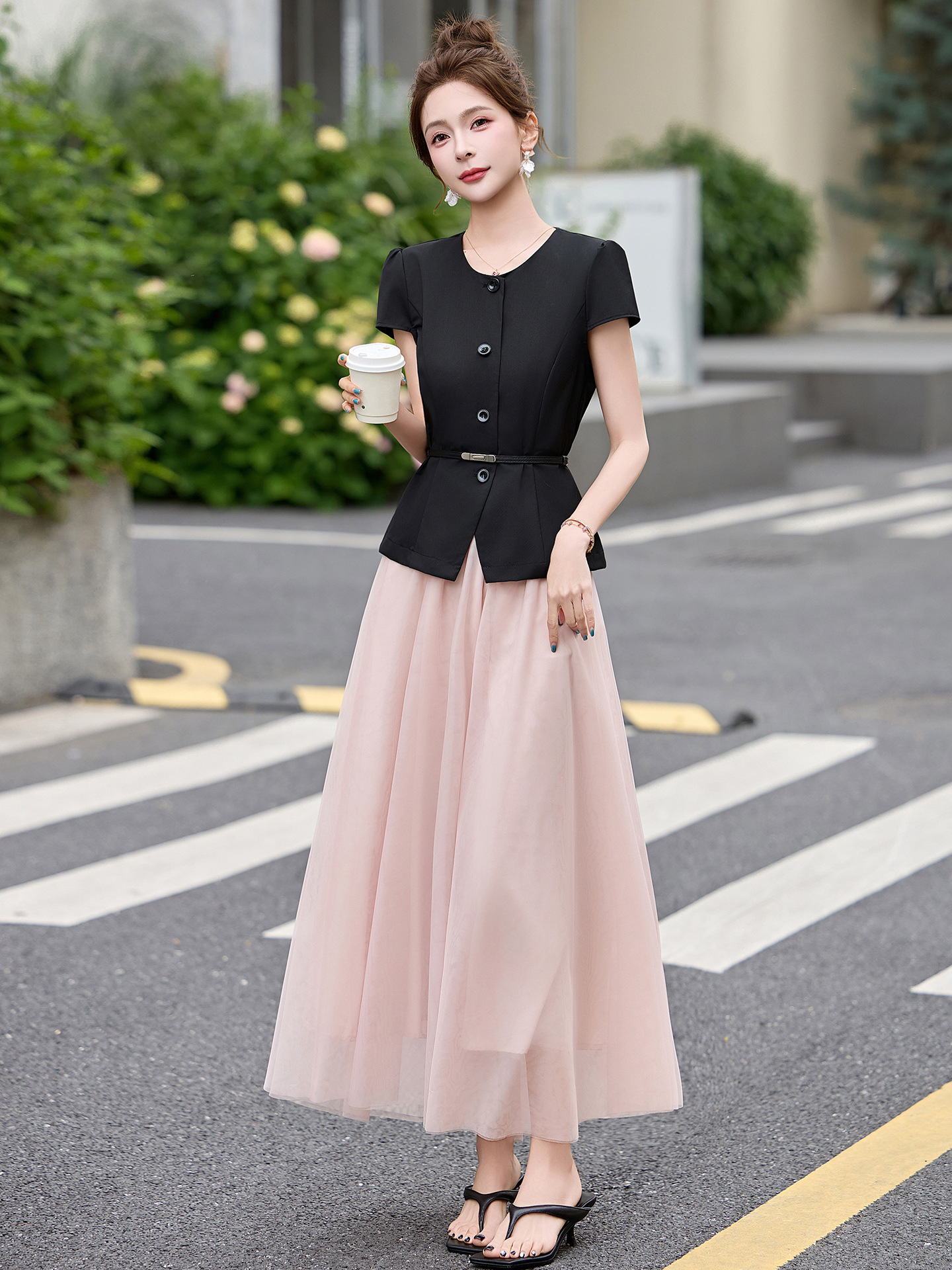 Bộ váy hai mảnh nữ cổ V thắt dây eo, áo sơ mi phối chân váy midi — màu đen