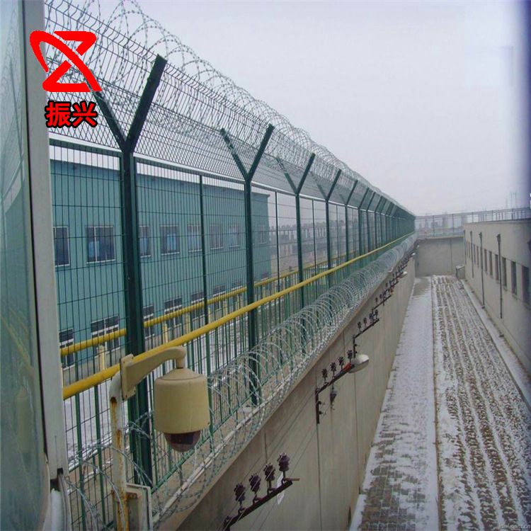 监狱刺绳围栏 Y型看守所防护围网 刺丝防攀爬铁栅栏围墙护栏网