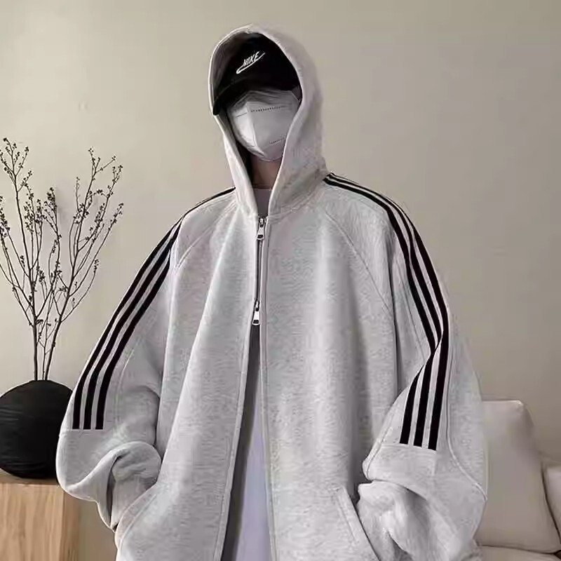 American retro style, flattering three-stripe hooded cardigan sweatshirt, 2025 autumn/winter new versatile trendy jacket American retro style, flattering three-stripe hooded cardigan sweatshirt, 2025 autumn/winter new versatile trendy jacket
