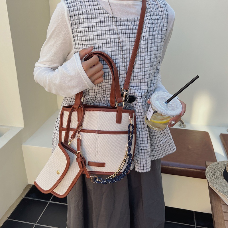 Versión coreana de la bolsa de nicho 2025 verano nuevo bolso retro contraste color bandolera moda señoras bandolera