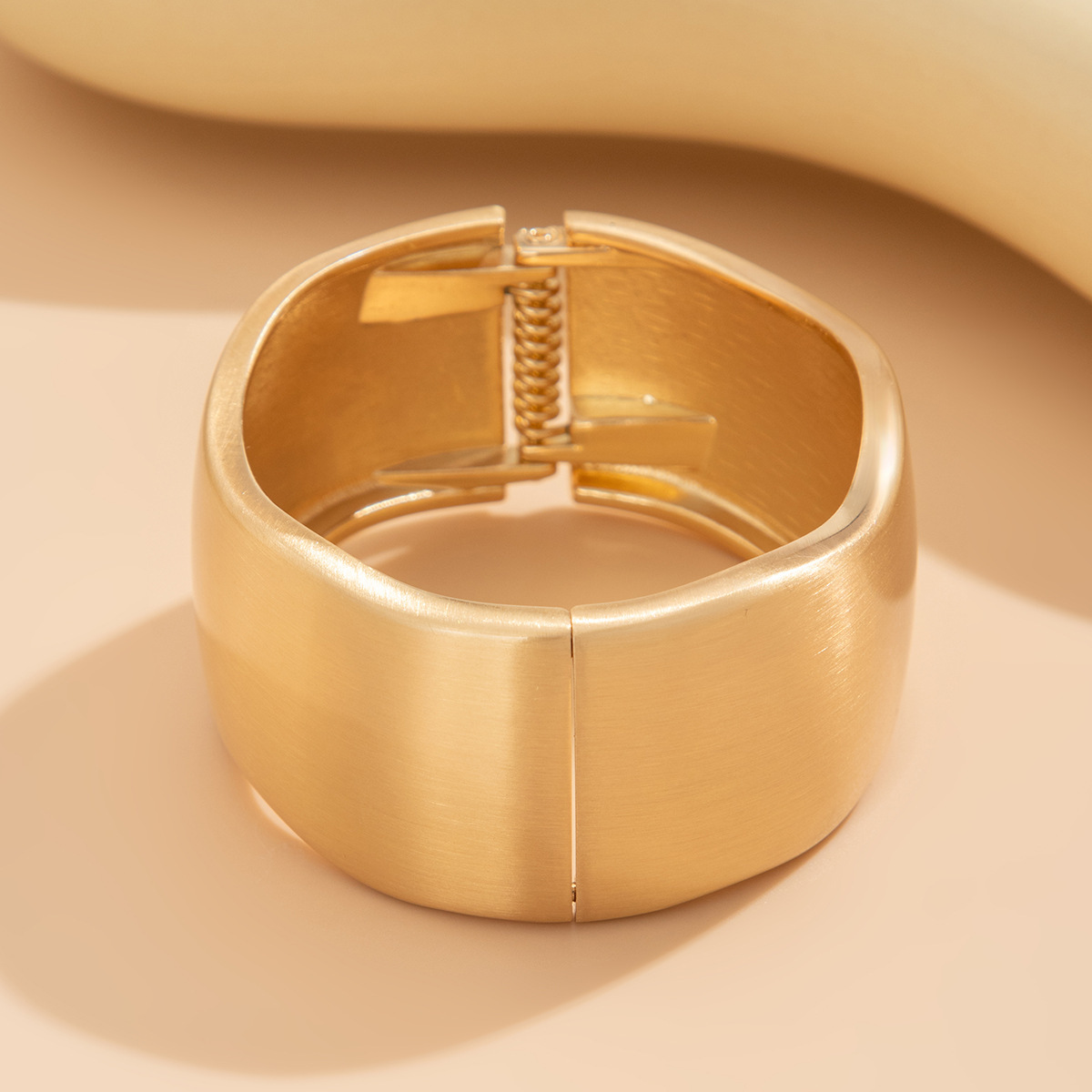 78g Weight Bangle Classification Alloy Chain Material 1 Piece Quantity Daily Occasion Alloy Material Irregular, Solid Color Pattern All Seasons Season Women's Gender Plating Design Simple Style Style Simple Style Irregular Solid Color Alloy Bangles Wholesale 14