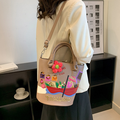 Foreign trade bags for women 22 autumn and winter new women's bags niche creative shoulder crossbody bag retro portable bucket bag wholesale