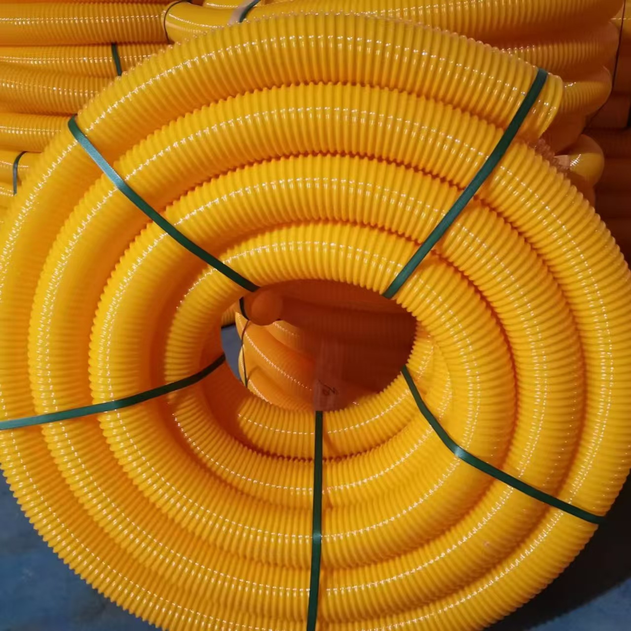 Manufacturer wholesales 4-inch yellow and white beef tendon pipes for sewage suction and drainage, P