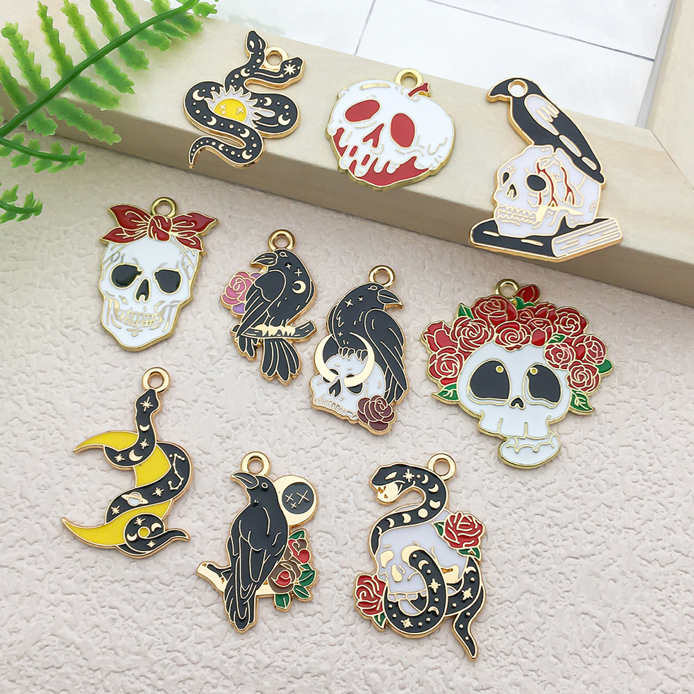 4g Weight Pendant Jewelry Making Type DIY Jewelry Accessories, Keychain Classification 1 Piece Quantity Alloy Material Halloween Festival Sun, Moon, Cat, Snake, Skull Pattern Cute Style Enamel, Enamel Craft 1 Piece Alloy Sun Moon Cat Pendant DIY Jewelry Accessories Keychain 3