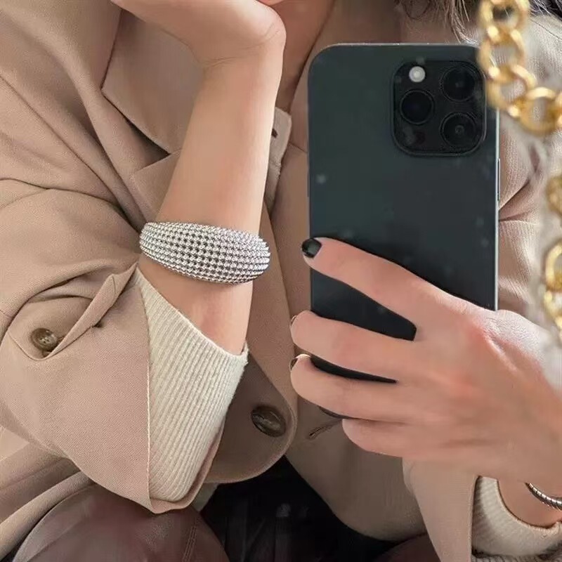 Doudou Zhang Yue'Er's Same Style Cut Out Bead Bracelet for Women, Accessible Luxury Niche High-End Original Designer Bracelet