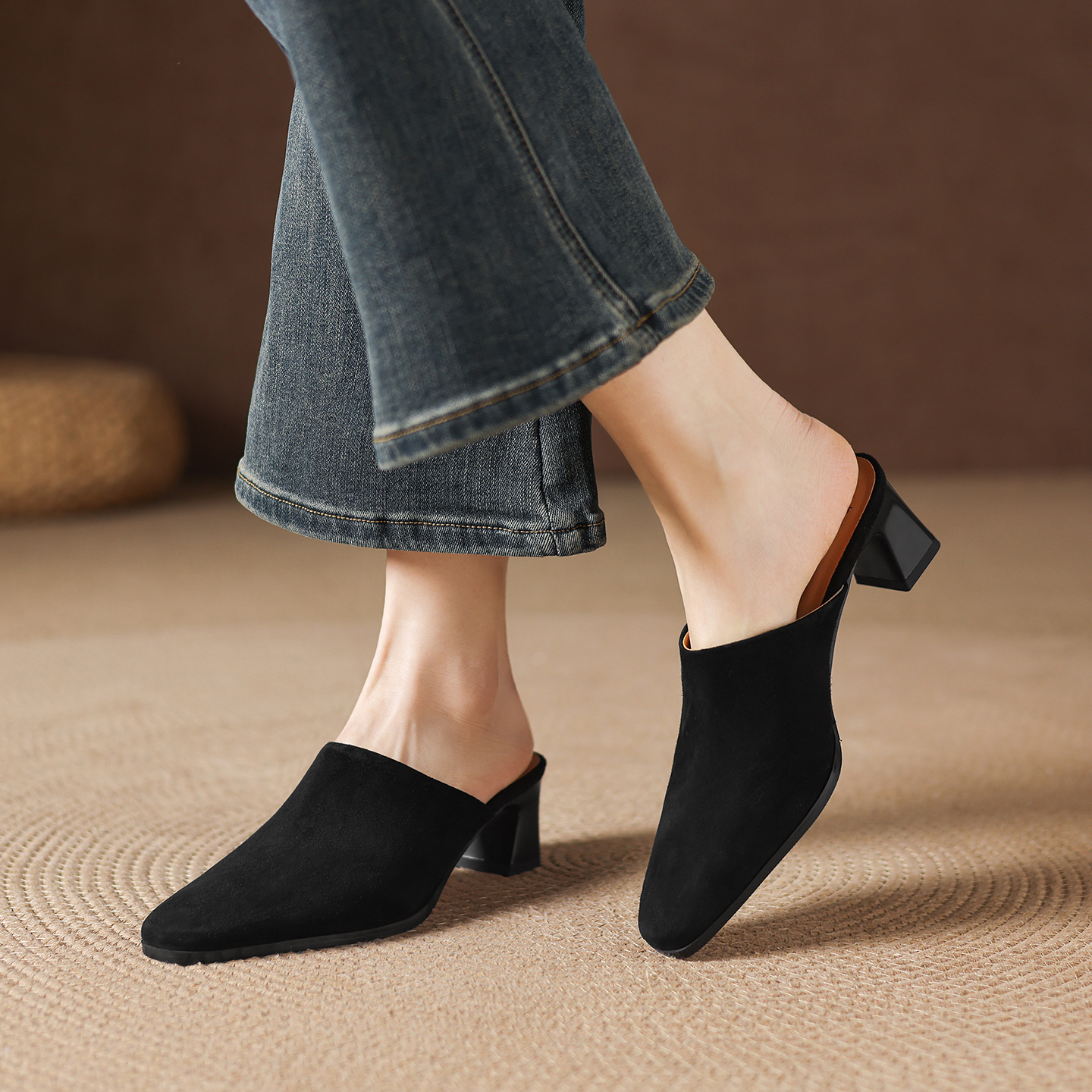Sandal cao gót nữ mũi vuông da lộn, gót 7 cm, kiểu dáng nửa kéo — đen