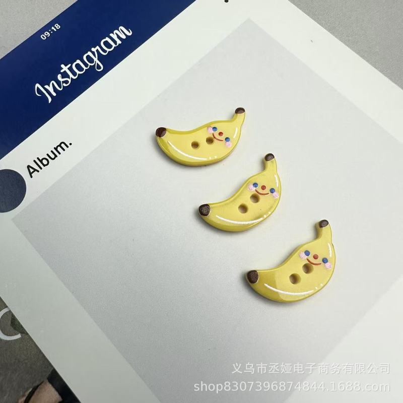 现货仿贝树脂商标吊牌字母椭圆蝴蝶结衣标高端百搭装饰纽扣60款|undefined