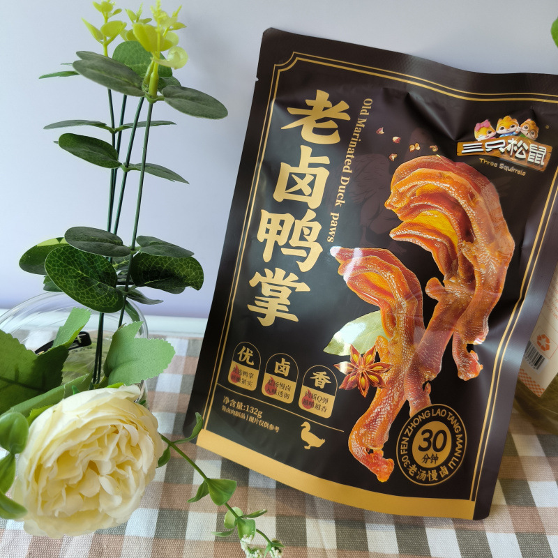 Three Squirrels Braised Duck Feet 132g Ready-To-Eat Snack Vacuum Packaging Flavorful Cooked Food to Satisfy Cravings Casual Braised Snack
