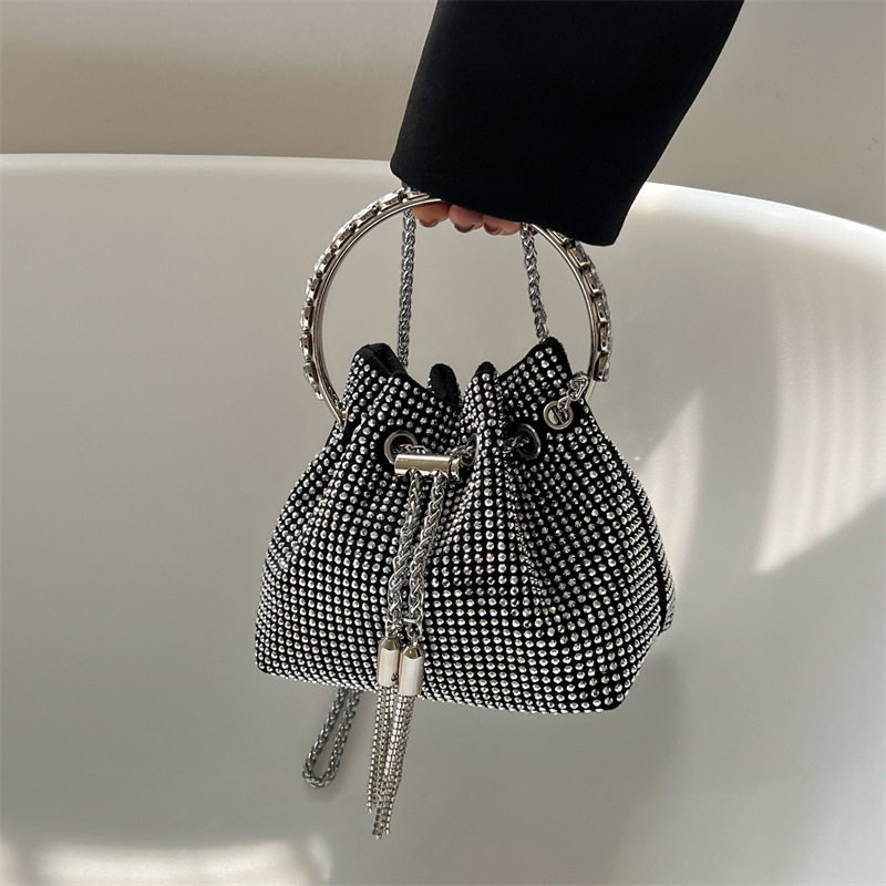 Douyin's populaire model vol diamanten en diamanten, nieuwe mode-emmertas met trekkoord en strasssteentjes, modieuze draagbare crossbodytas voor dames_voghion.com
