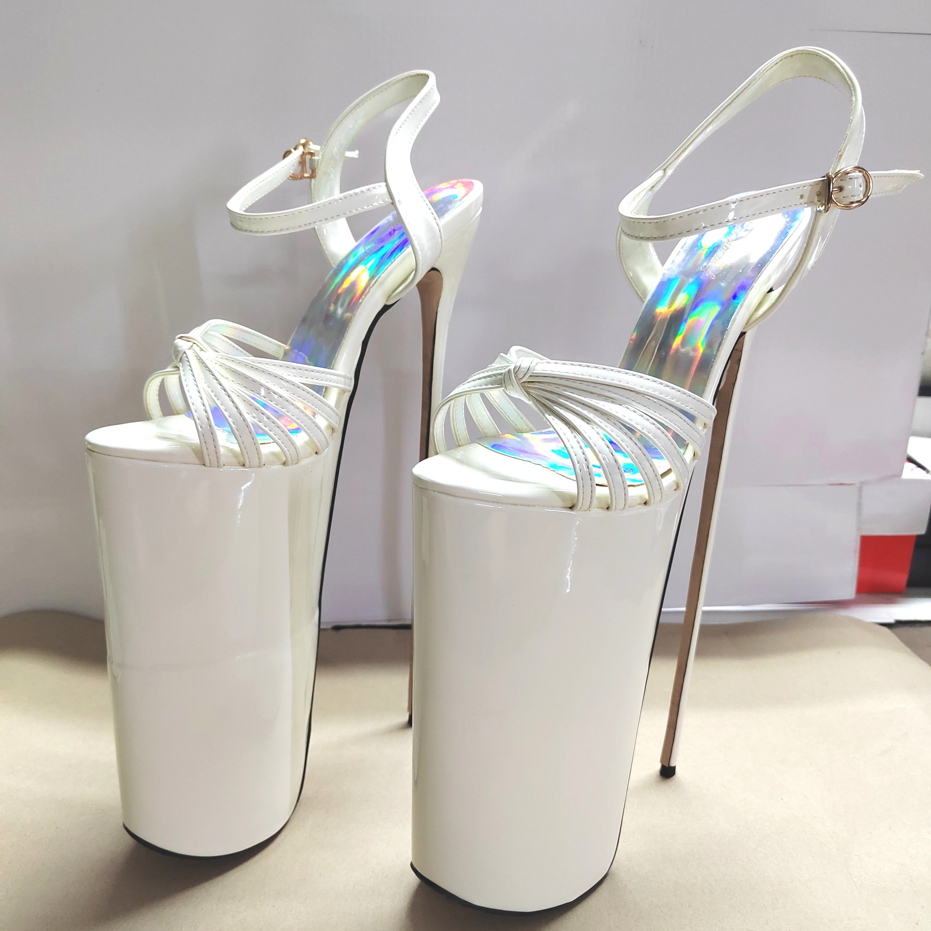 Sandal nữ cao gót siêu cao 30 cm quai mảnh khóa cài hở mũi — Trắng