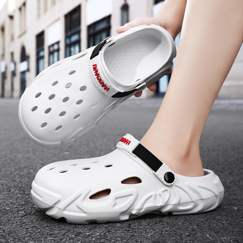 Cheap hole shoes men's slippers outdoor slip-on sandals men's beach shoes teenagers outdoor platform sandals