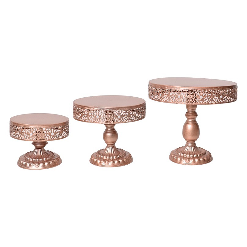 Soporte de pastel dorado transfronterizo accesorios de boda plato de pastel de lujo ligero plato de aperitivo de hierro de estilo europeo mesa de postre bandeja de pierna alta