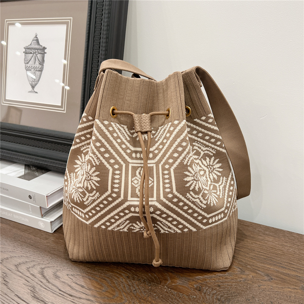 Women's Medium Knit Geometric Vintage Style Classic Style String Tote Bag display picture 15