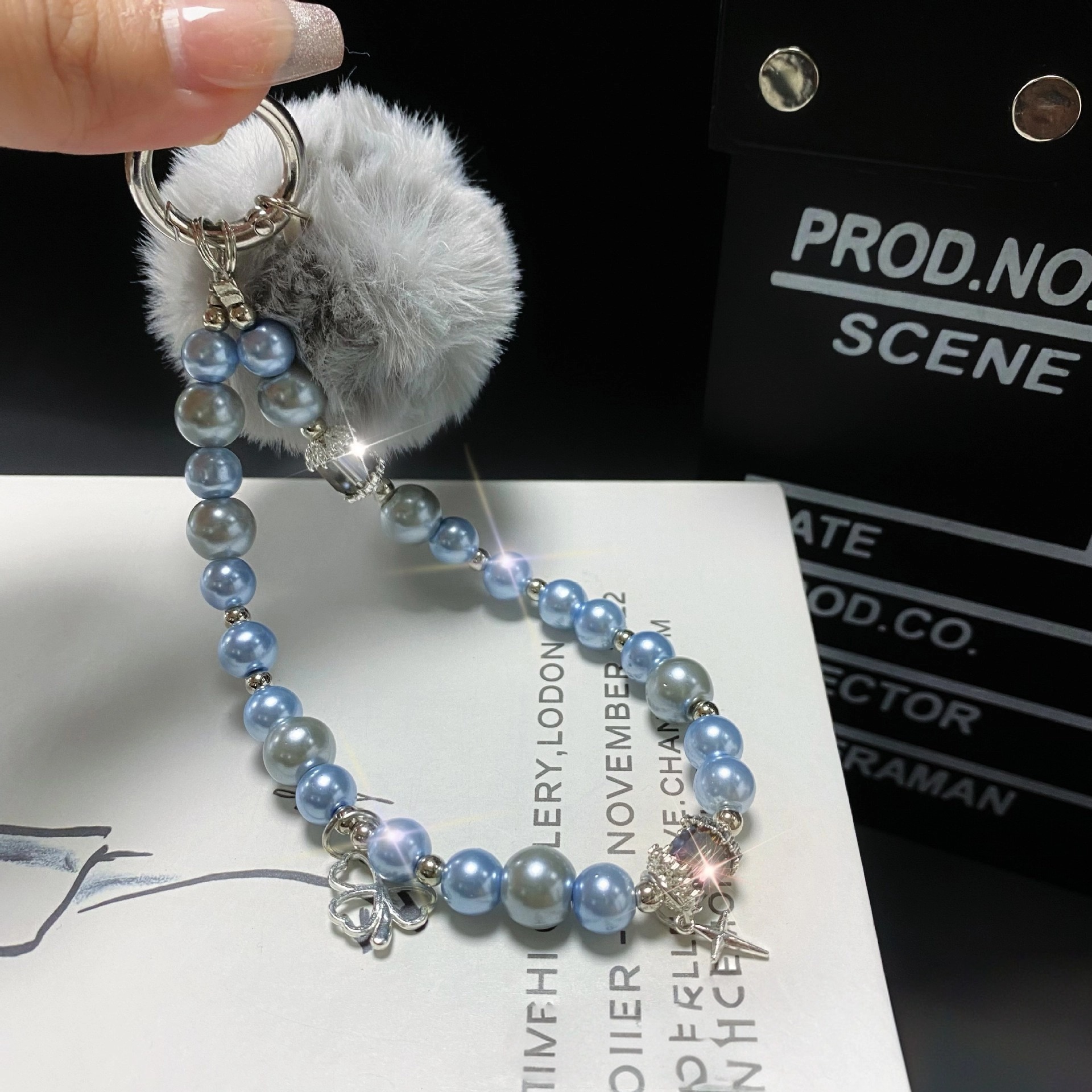 회색 폼폼 + 진주 합금 네잎클로버 팔찌 [스티커 증정]