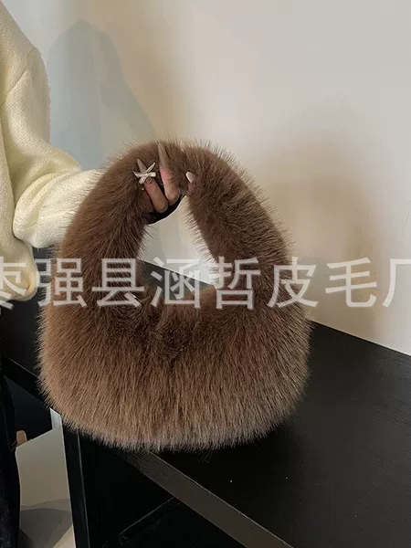 Autumn and winter new fluffy faux fox fur bag Korean-style versatile hand-held plush dumpling bag