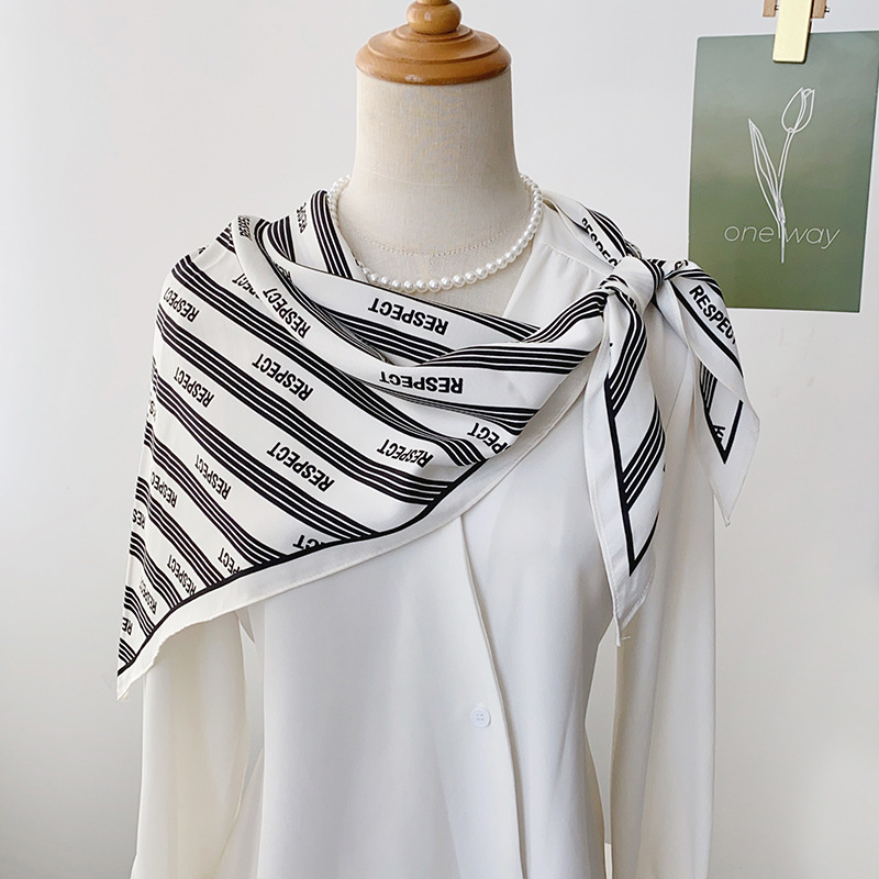 Bufanda triangular grande de gama alta de lujo ligero japonés y coreano, seda de sarga suave para mujer, bufanda clásica de todo fósforo, bufanda de oficina de cuello blanco con hombros